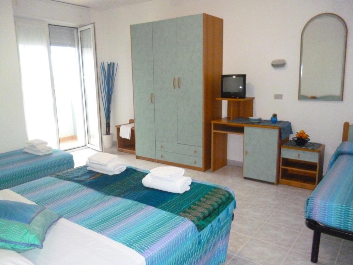 Residence Bluadria San Mauro Mare Buitenkant foto